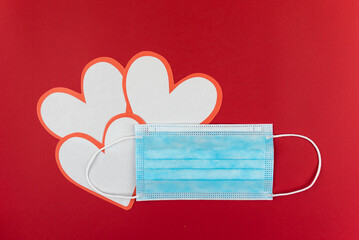 corazones con mascarilla