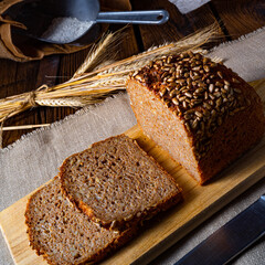 Moist wholemeal bread, crushed or ground whole grain