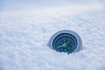 compass in the snow © Daniel