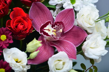 Obraz premium fresh flowers in paper boxes