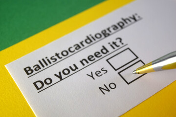Obraz premium One person is answering question about ballistocardiography