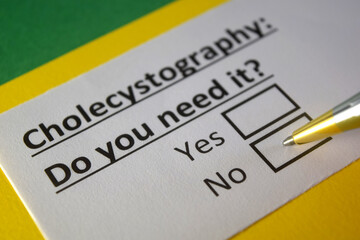 Obraz premium One person is answering question about cholecystography.