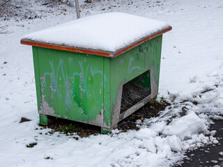 Streugut Container im Winter mit Schnee