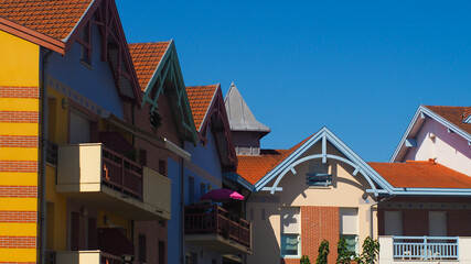 Appartements côtiers sur le bassin d'Arcachon, aux couleurs plutôt pâles et marines