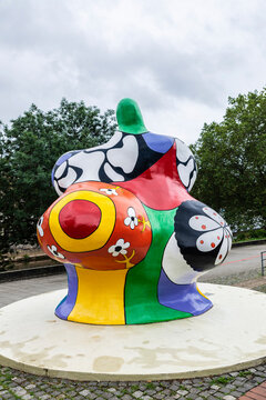 Nanas, modern colorful sculptures in Leibnizufer, Hanover, Germany