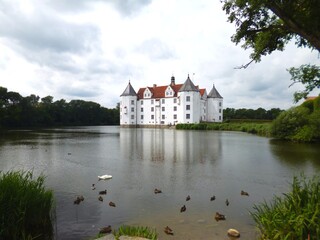 Fototapeta na wymiar Wasserschloss Glücksburg 
