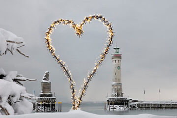 Hafeneinfahrt von Lindau bodensee im Winter