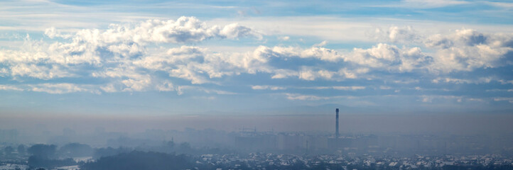 Obraz premium Ivano-Frankivsk city in haze on a winter day