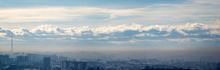 Obraz premium Ivano-Frankivsk city in haze on a winter day