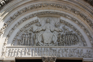 Tympan au Christ de la basilique de Vézelay en Bourgogne, France