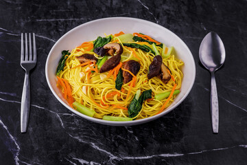 Fried vegetarian shou noodles