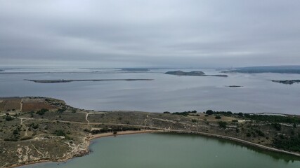 survol de Peyriac-de-mer dans le parc naturel de la Narbonnaise
