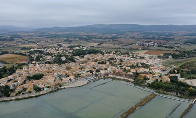 survol de Peyriac-de-mer dans le parc naturel de la Narbonnaise
