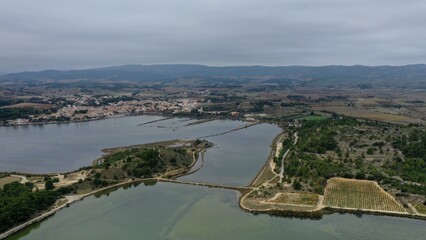 survol de Peyriac-de-mer dans le parc naturel de la Narbonnaise