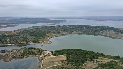 survol de Peyriac-de-mer dans le parc naturel de la Narbonnaise