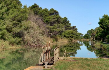 vue aérienne de l'Etang de Bages près de Narbonne dans l'Aude (France)
