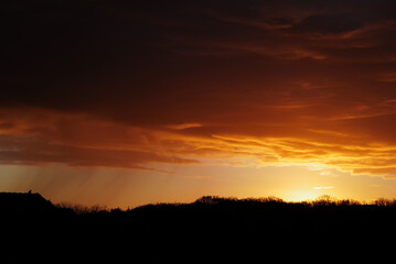 Sonnenaufgang mit Regenfront