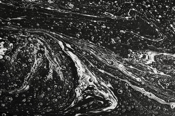 Schaum Blasen auf schwarzem Wasser im Hintergrund Formen abstrakte Strukturen und Schlieren