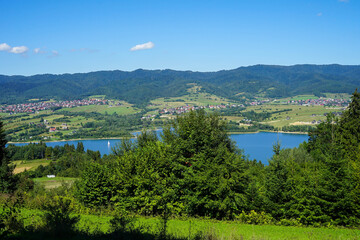 Czorsztyn, Małopolska, Polska - Velo Małopolska ścieżka rowerowa wokół jeziora Czorsztyńskiego. Najpiękniejsza trasa rowerowa w Polsce. Zamek w Czorsztynie, Niedzicy, Tatry i piękne widoki. © Marcin