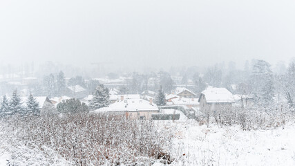 Fototapeta premium vue sur Chambesy dessous un jour de neige