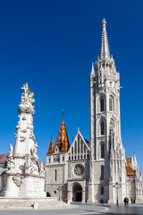 Fototapeta premium Holy Trinity Column, celebrating the end of the 18th century plague, and Matyas Church, on Szentháromság tér (Holy Trinity Square), Castle Hill, Budapest, Hungary