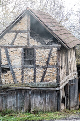 Gebäudeschäden an einem alten und historischen Fachwerkhaus