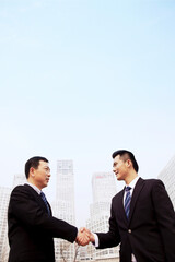 Fototapeta premium Business people shaking hands in outdoor