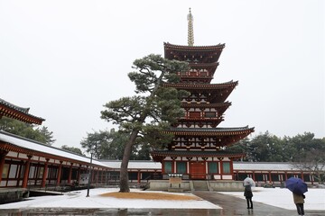 奈良　雪景色の薬師寺
