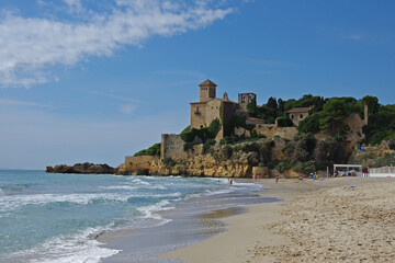 Fototapeta na wymiar Castle on the beach, beautiful scenery, Tamarit, Altafulla, Spain