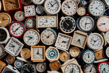 many alarm clocks are randomly arranged on the surface - obrazy, fototapety, plakaty