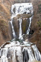 凍結した冬の袋田の滝