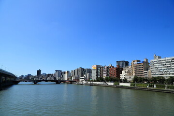 Fototapeta premium 隅田川と広大な青空