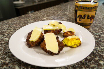 Panamanian corn cake with coffee