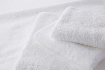 Fototapeta na wymiar 真っ白で柔らかい、清潔なタオル