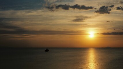 Fototapeta premium sunset over the sea