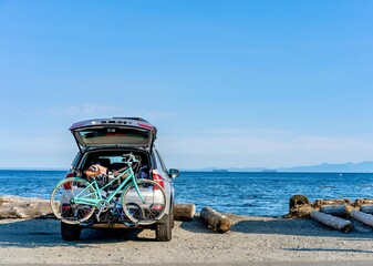 Car with bikes on the beach