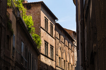 イタリア　シエナの旧市街の路地風景