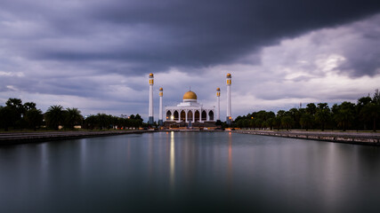 Naklejka premium Landscape of beautiful dramatic sunset sky at Central Mosque, Songkhla province, Thailand.