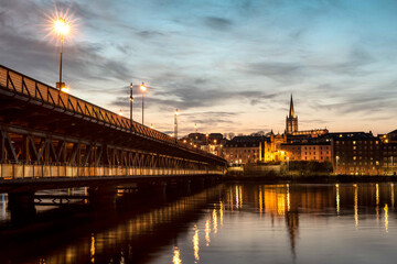 Obraz premium Derry City at Twilight
