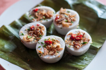 zucchini stuffed with cheese and herbs