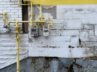 오래된 도시 뒷골목 주택 밀집지역 배관 파이프 벽