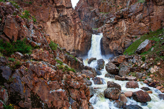 "Goojuur" Waterfall is located in "Khovd" village of Uvs province