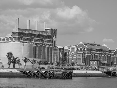 lissabon in portugal am fluss tejo