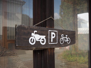 手描きの駐輪場サイン