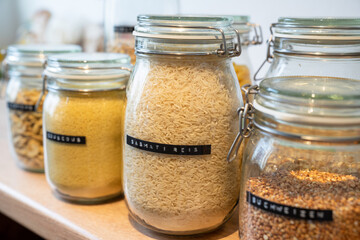 Basmati Reis in Weckgläsern - moderne Aufbewahrung in der Küche