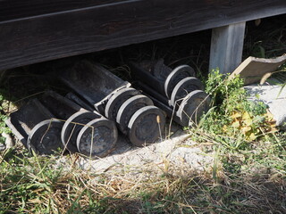 軒下に放置された軒瓦