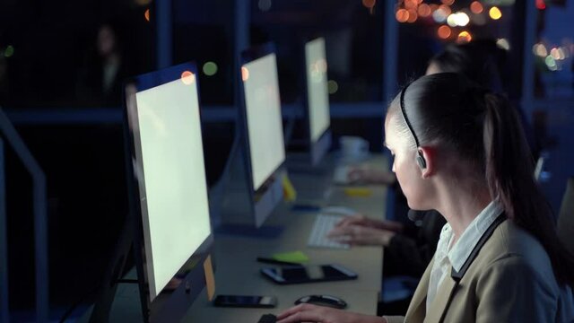 Call center to provide customer service 24 hours a day, Call center staff are also willing to service, will be at night
