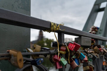 Love Lock Bridge, Eiserner Steg, in Frankfurt am Main, Germany