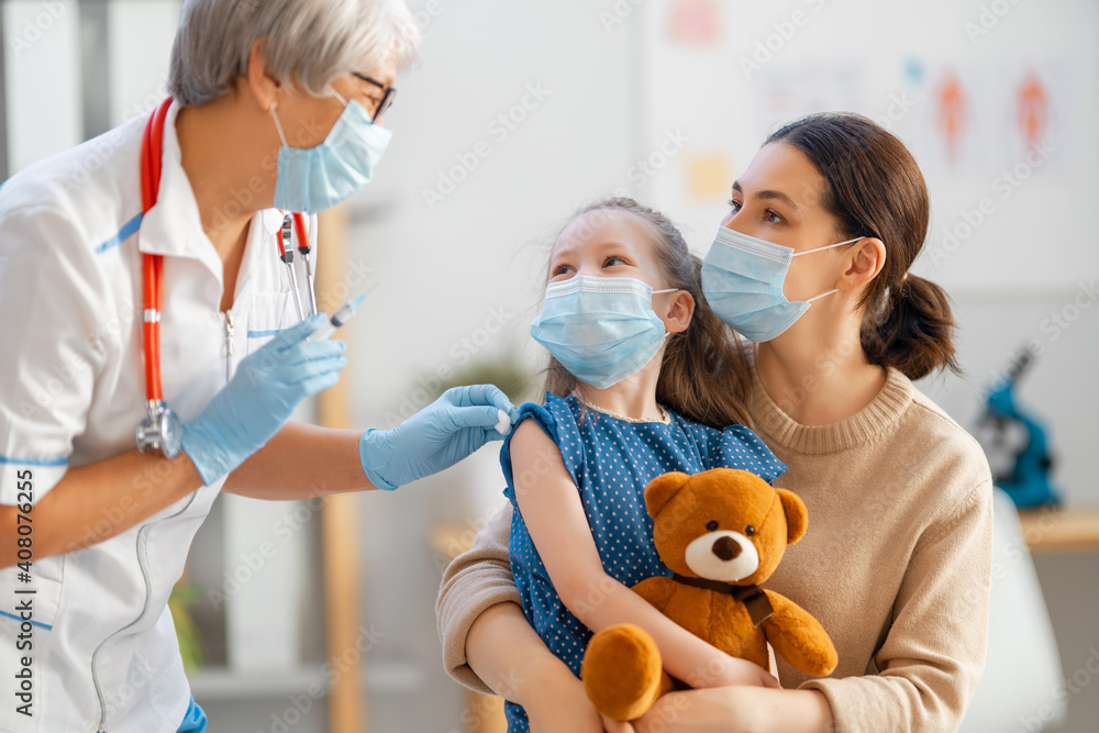 Canvas Prints doctor vaccinating child