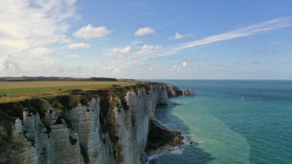 Falaise d'Etretat et aiguille creuse vue aérienne